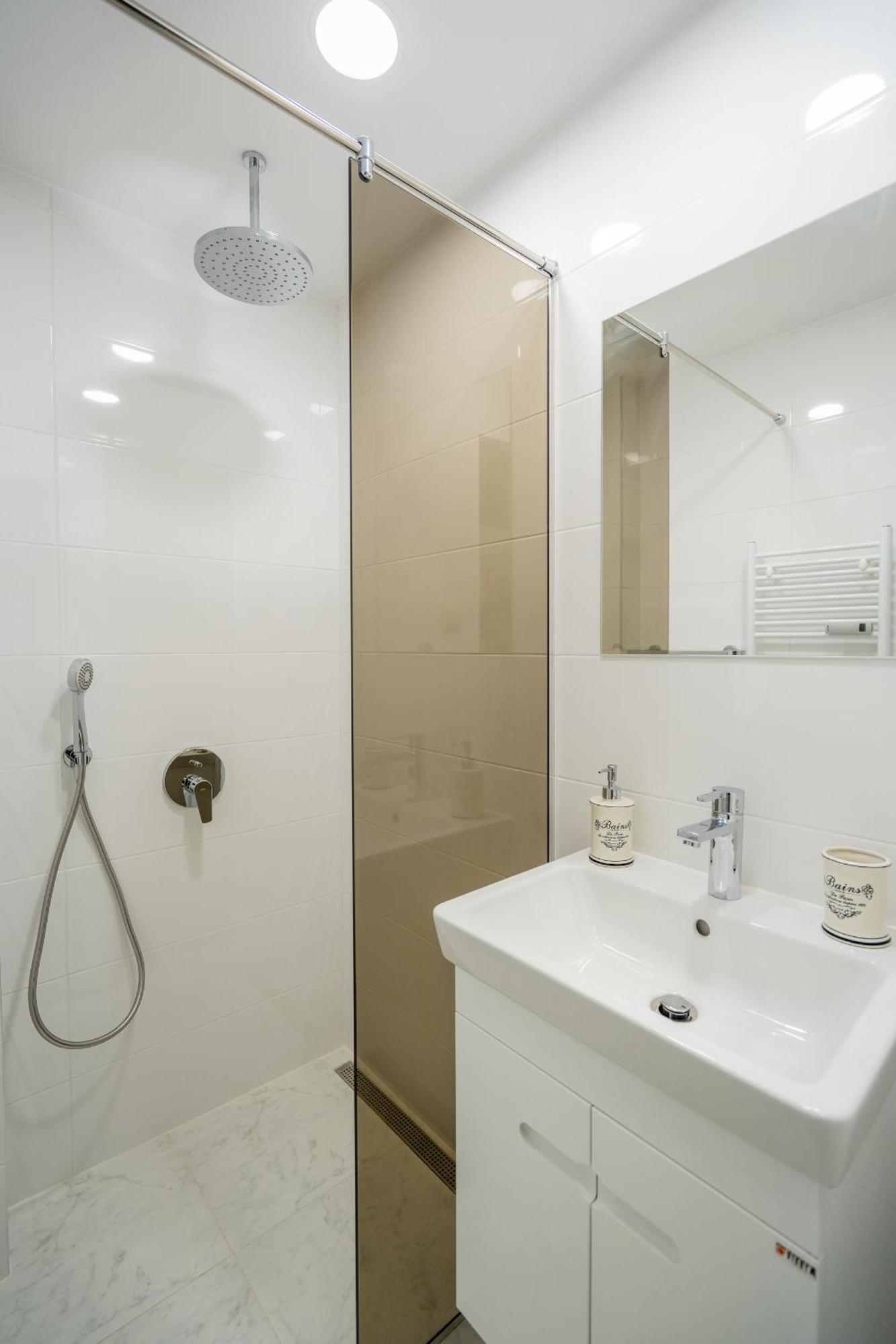 Top Location Central New & Spacious 3 Bdr Apt Medical Academy Sofia Bagian luar foto