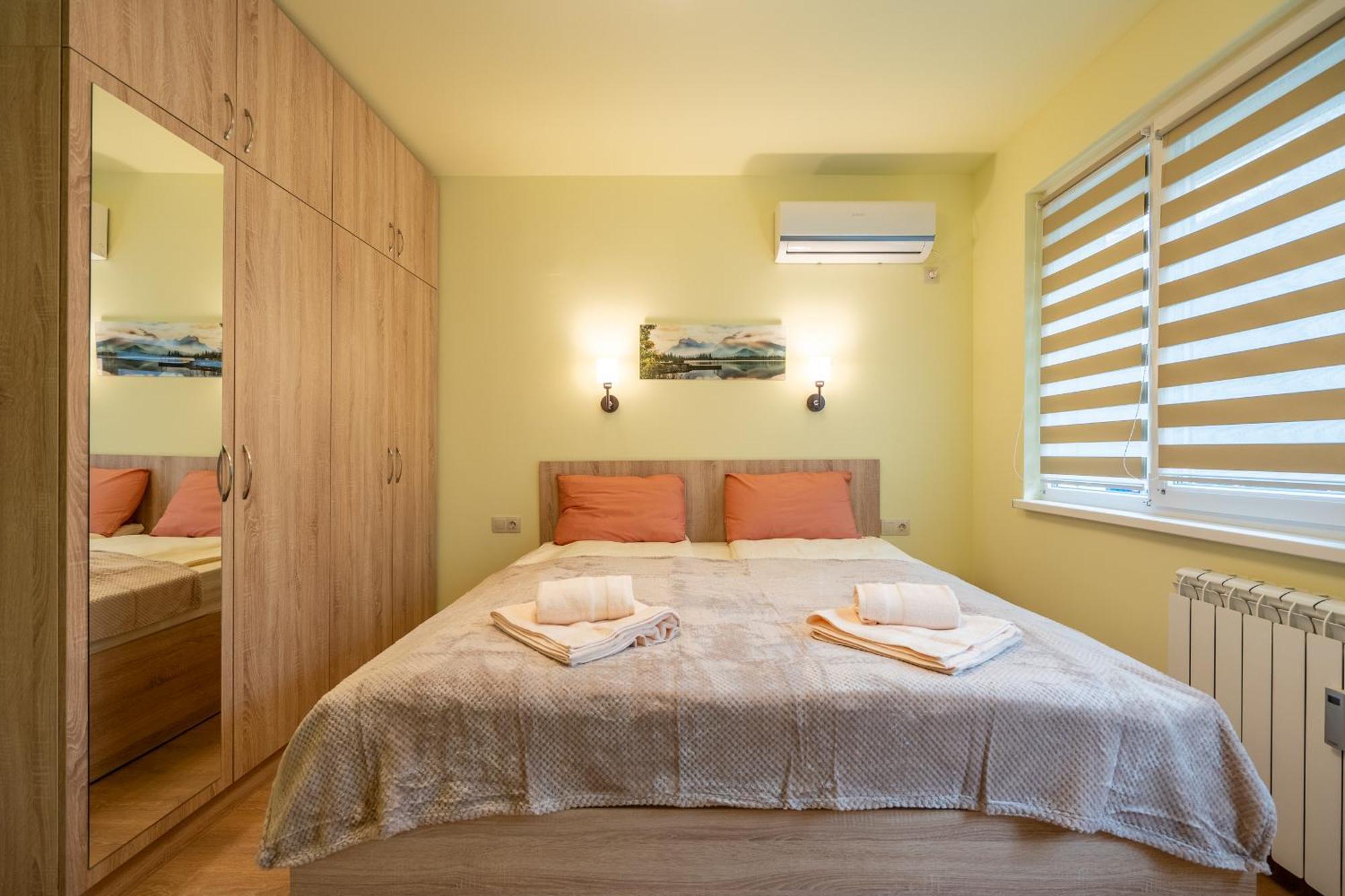 Top Location Central New & Spacious 3 Bdr Apt Medical Academy Sofia Bagian luar foto