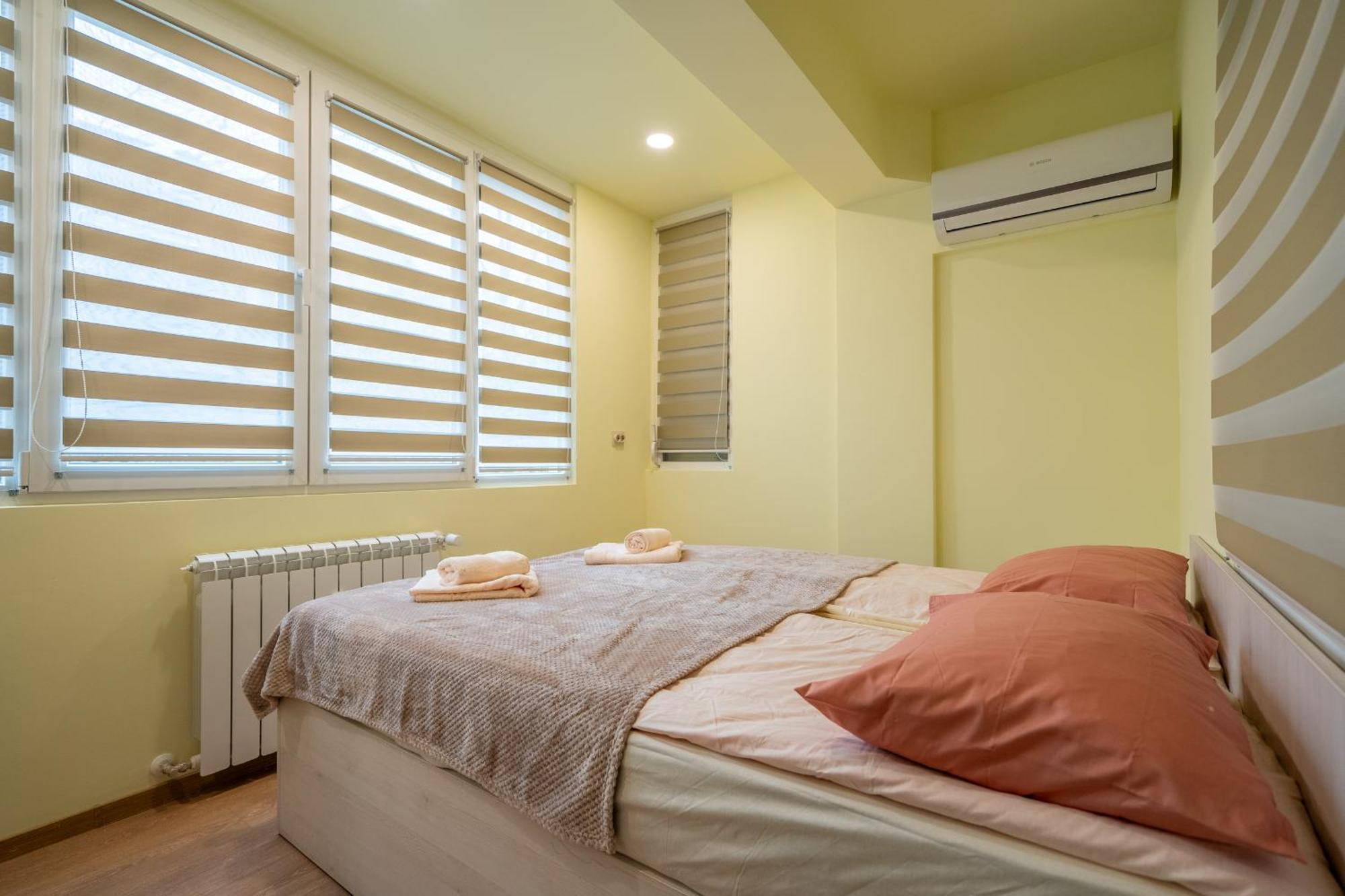Top Location Central New & Spacious 3 Bdr Apt Medical Academy Sofia Bagian luar foto