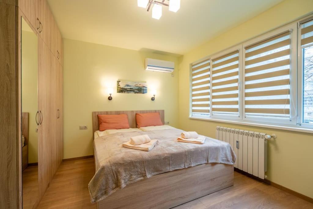 Top Location Central New & Spacious 3 Bdr Apt Medical Academy Sofia Bagian luar foto