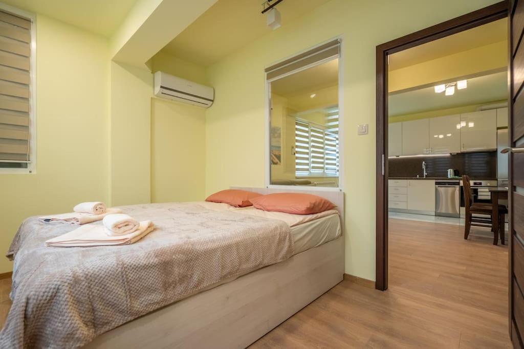 Top Location Central New & Spacious 3 Bdr Apt Medical Academy Sofia Bagian luar foto