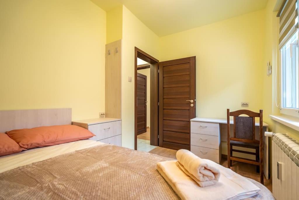 Top Location Central New & Spacious 3 Bdr Apt Medical Academy Sofia Bagian luar foto