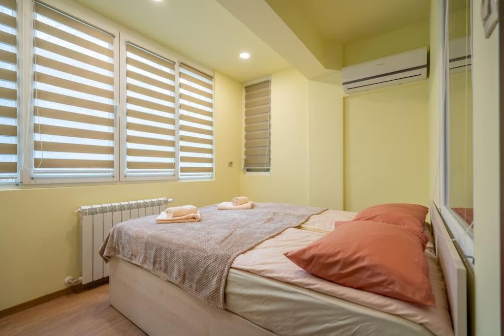 Top Location Central New & Spacious 3 Bdr Apt Medical Academy Sofia Bagian luar foto