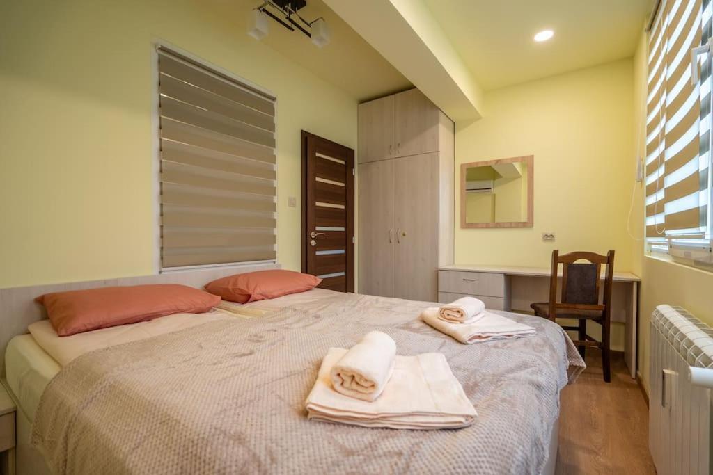 Top Location Central New & Spacious 3 Bdr Apt Medical Academy Sofia Bagian luar foto