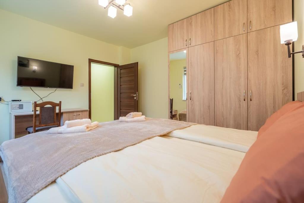 Top Location Central New & Spacious 3 Bdr Apt Medical Academy Sofia Bagian luar foto